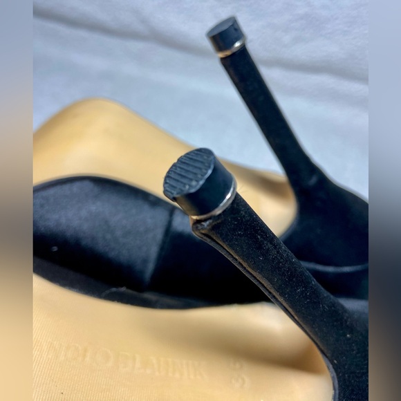 MANOLO BLAHNIK HANGISI 105 CRYSTAL BUCKLE CLASSIC BLACK SATIN PUMP SZ EU 36 - Picture 11 of 11